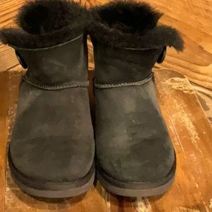 Women’s UGG’s size 6~”Bailey Button”